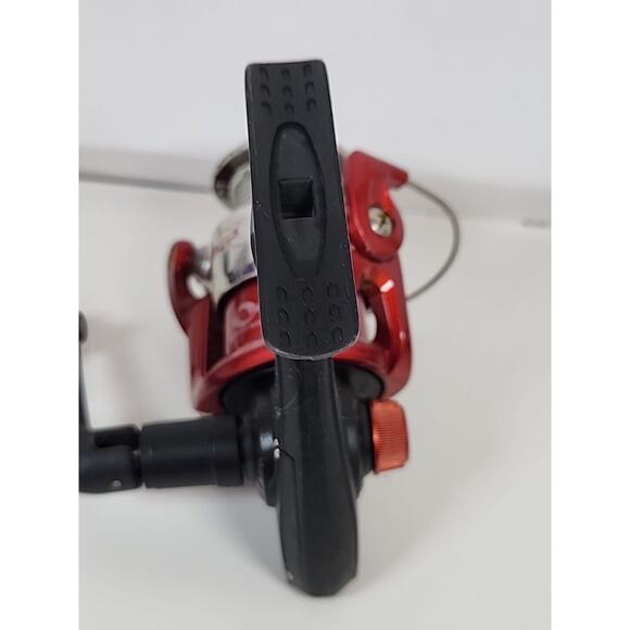 Shakespeare Reverb RVRSP30 Red spinning reel Looks Like It Has Never Been Used - Picture 5 of 8